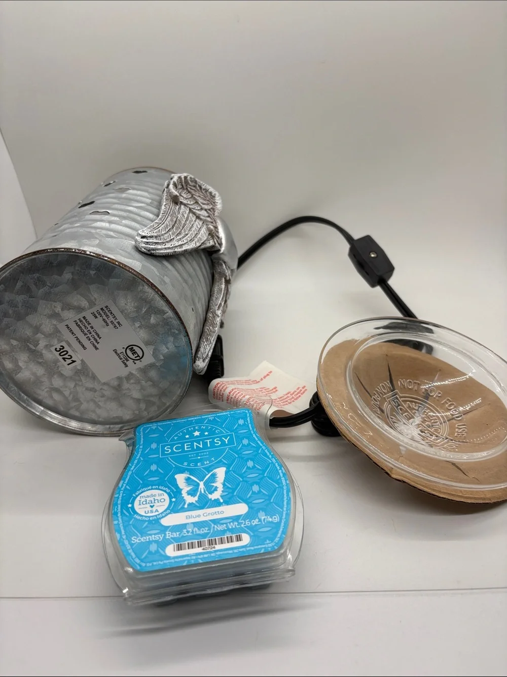 Scentsy Angel Wings Wax Warmer NWOB Blue Grotto Melts